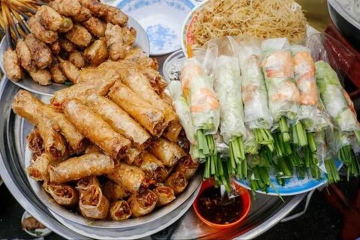Tỏa Sáng Trên Mạng Xã Hội: Chuyên Gia Trang Điểm & Hotspot Matrix